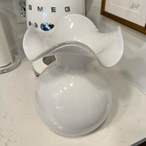 VIETRI Hibiscus Glass White Large Fluted Vase